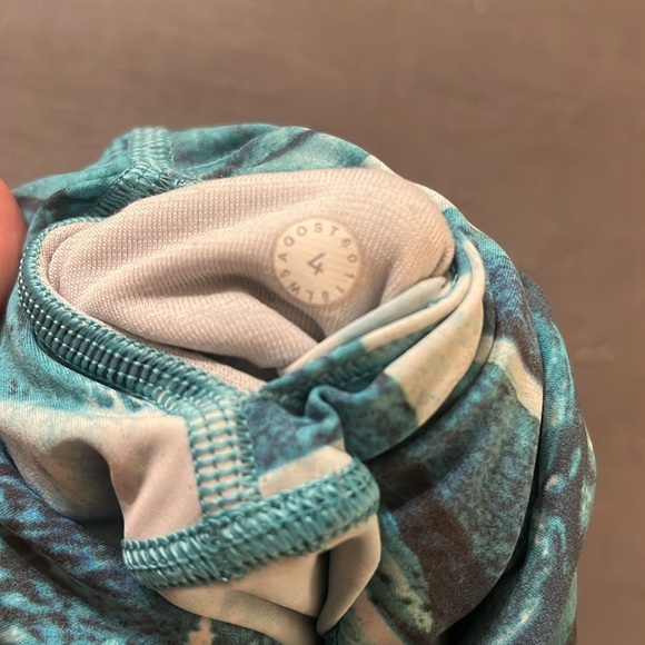 Lululemon Wunder Under Hi-Rise Tight Central Saint Martins Nulux 28" Size 4 - Picture 9 of 9